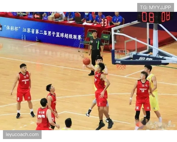篮球规则中同时出界判定条款详细解析与裁判执裁标准依据